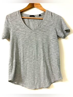 ATM Anthony Thomas Melillo Curved-Hem Tee in Gray. Size M